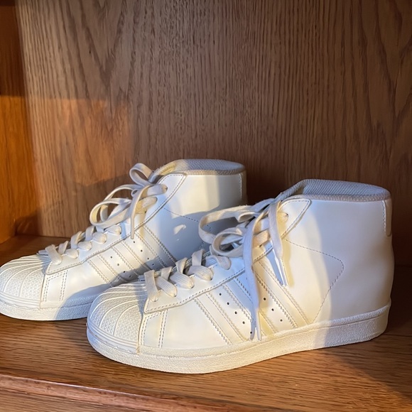 Super cute Adidas high tops in great condition - Picture 3 of 3